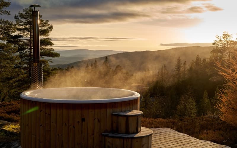 Best Hot Tub UK 2026: 5 Lay-Z-Spas Compared, With Real Running Costs