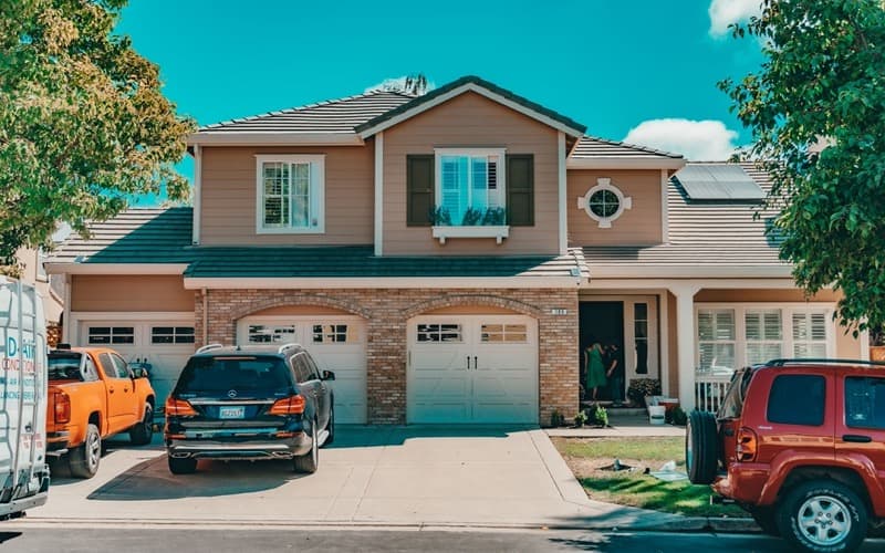 Charging an Electric Car From Solar Panels: When It Pays and When It Doesn't